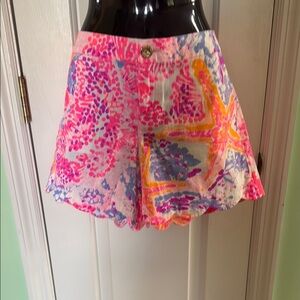 Lilly Pulitzer Bright Pink Paradise Buttercup 5” Scallop Hem Shorts Size 10